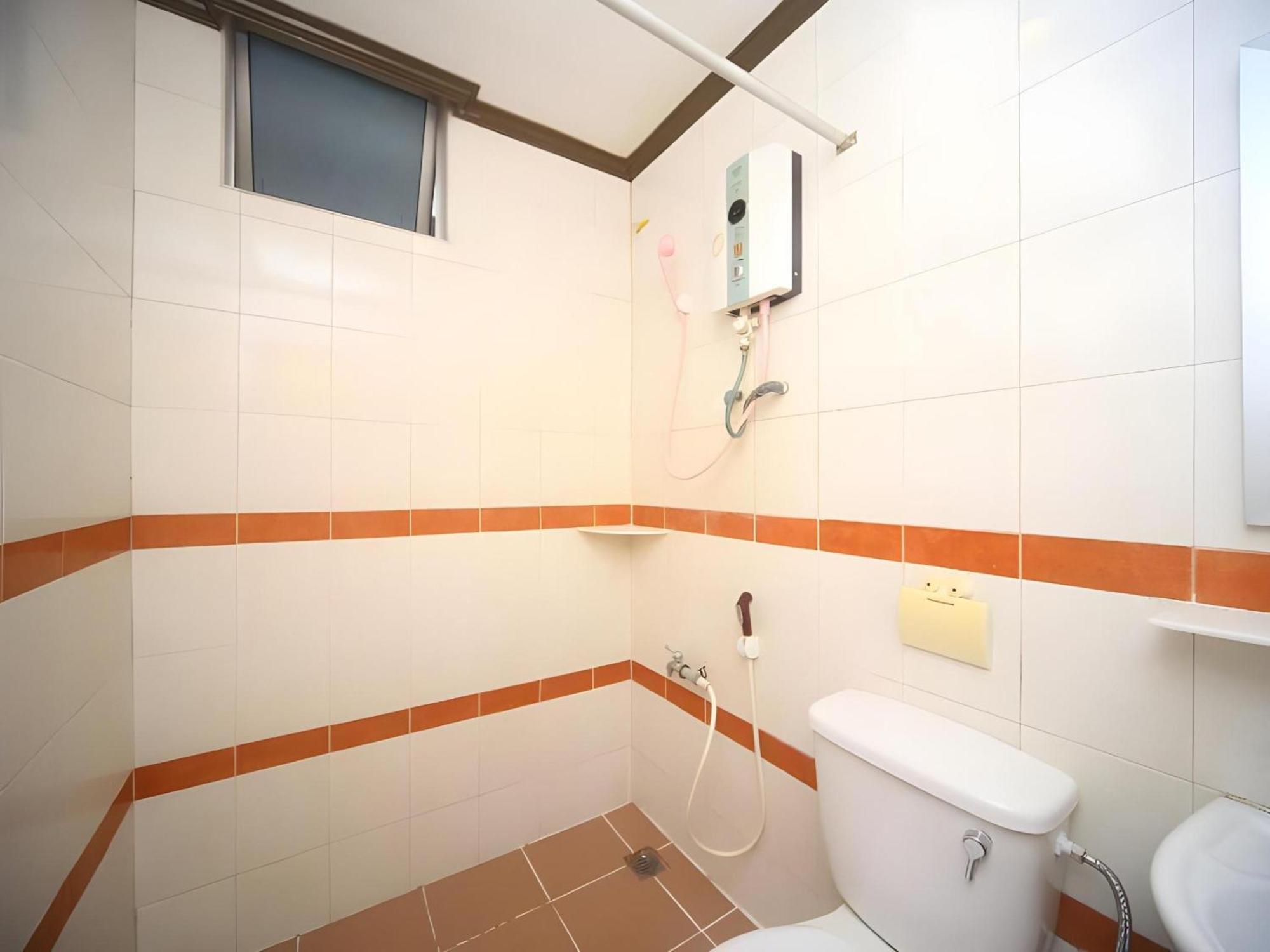 Hotel Super Oyo 1027 London