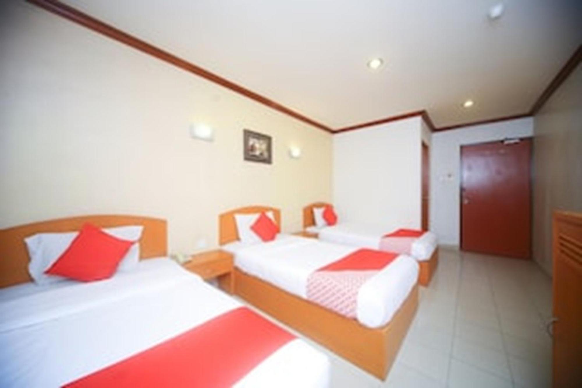 Hotel Super Oyo 1027 London
